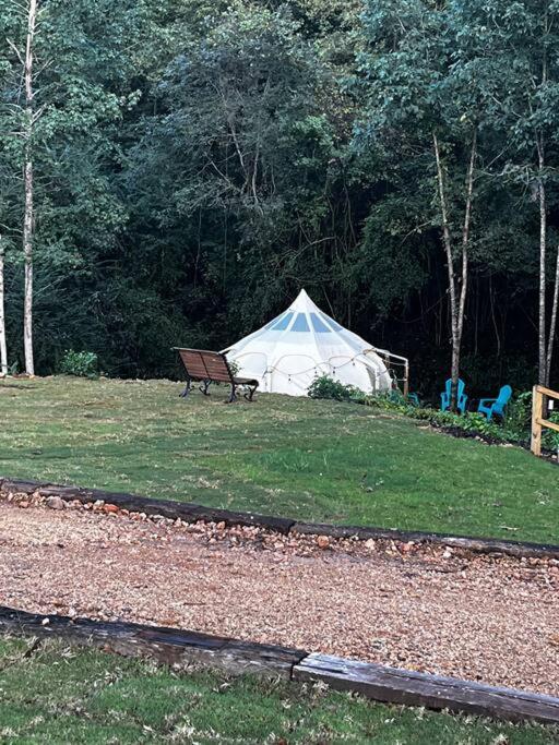 Rogersville The Pisces-A Stargazing, Luxury Glamping Tent מראה חיצוני תמונה