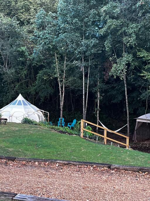 Rogersville The Pisces-A Stargazing, Luxury Glamping Tent מראה חיצוני תמונה